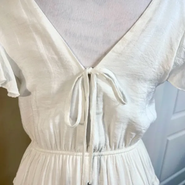 SAINTS & SECRETS White Ruffle Dress Waist Tie Open Tie Back Flutter Sleeve~M💚 - Image 9
