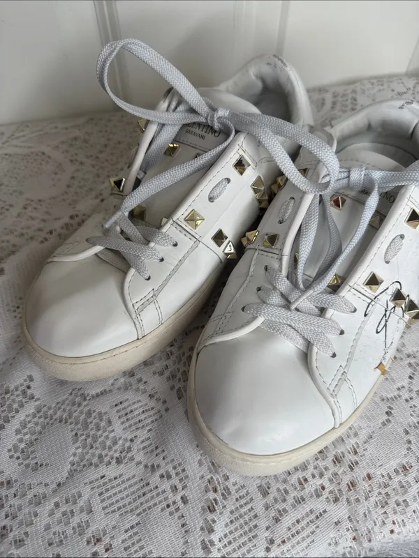Valentino Garavani White Leather Studded Lace-Up Sneakers with gold Sz 6.5 - Image 5