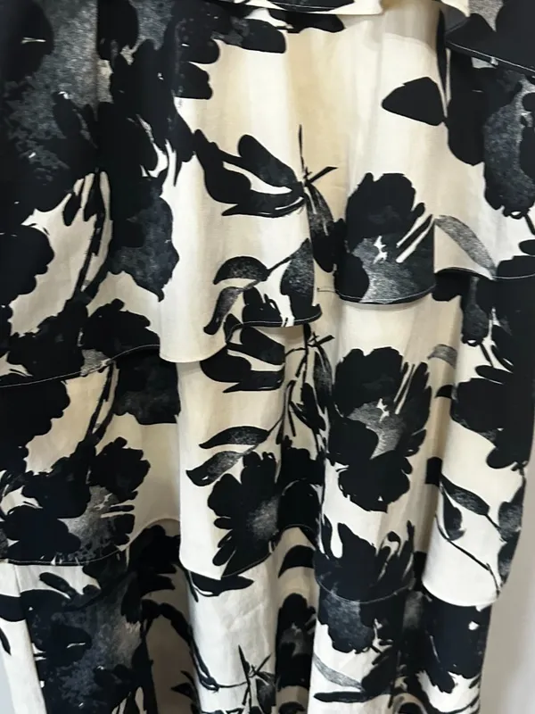 Old Navy Floral Tiered Full Length Maxi Dress in Black and Cream Size Medium - Image 5