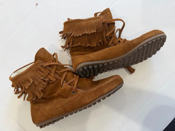 Minnetonka Boots Women’s - Image 5