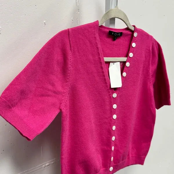 NWT FORE Pink Short Sleeve Asymmetrical Faux‎ Button Front Sweater T12708 Small - Image 5