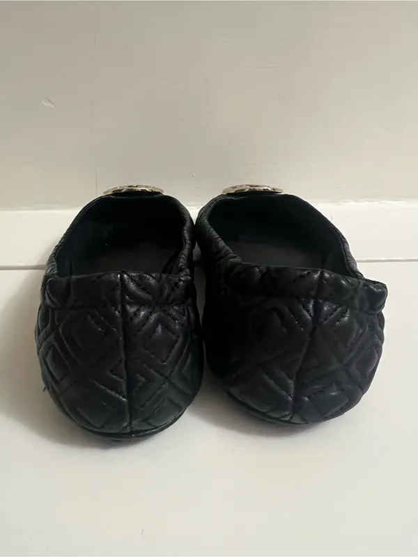Tory Burch Black Quilted Leather Gold Logo Ballet Flats 8.5 - Image 3