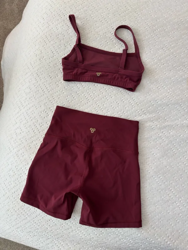 Aritzia Workout Set - Image 2