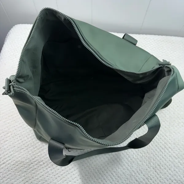Cynthia Rowley Green Scuba Knit Carryon Convertible Strap Zip Top Overnight Bag - Image 6