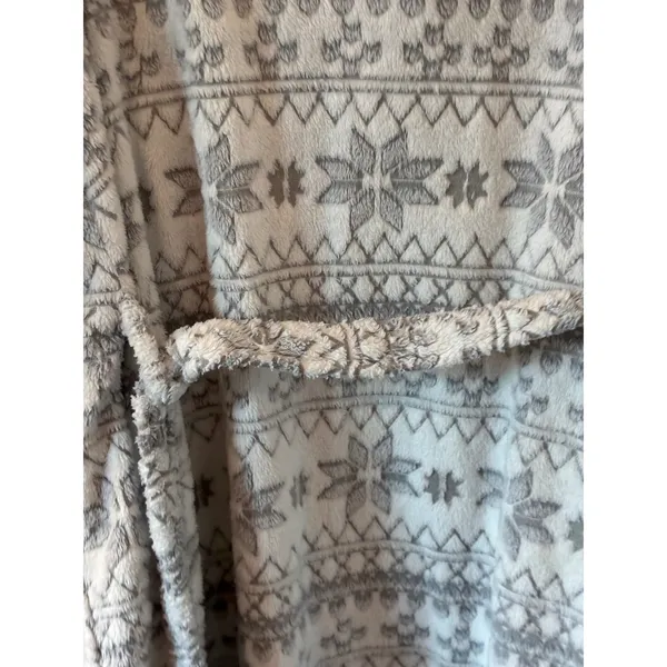 Daydream by Berkshire Home Grey Fair Isle Fleece Robe Shawl Collar Medium - Image 4