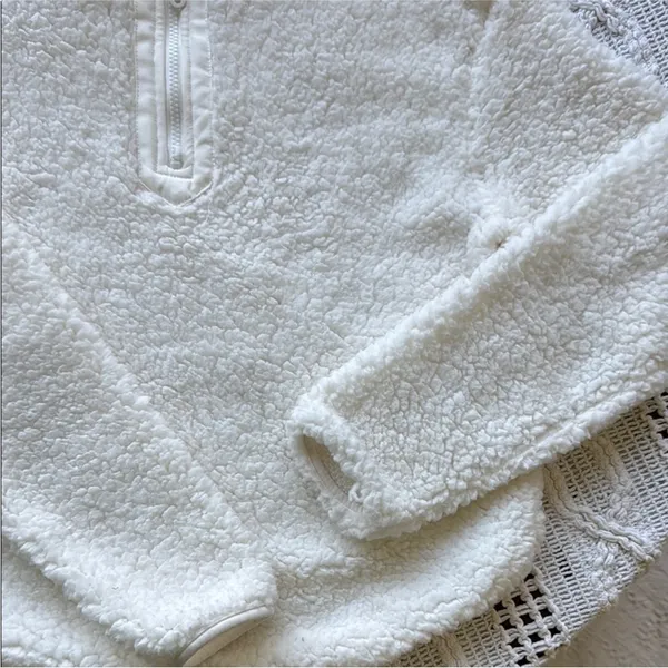 Wallflower Cozy White Sherpa Half - Image 5
