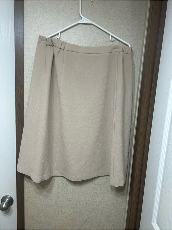 Classic Women's A-Line Skirt in Beige - Image 3