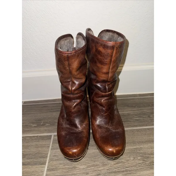UGG Australia Lynnea II Leather Clog BOOTS Leather Fold Sz 7 Sheepskin‎ Lined - Image 2