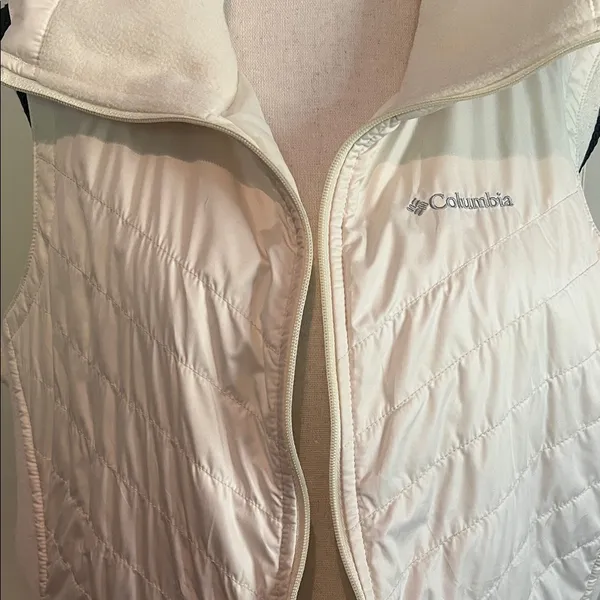 Columbia Women's Ivory Quilted Insulated Vest - Image 3