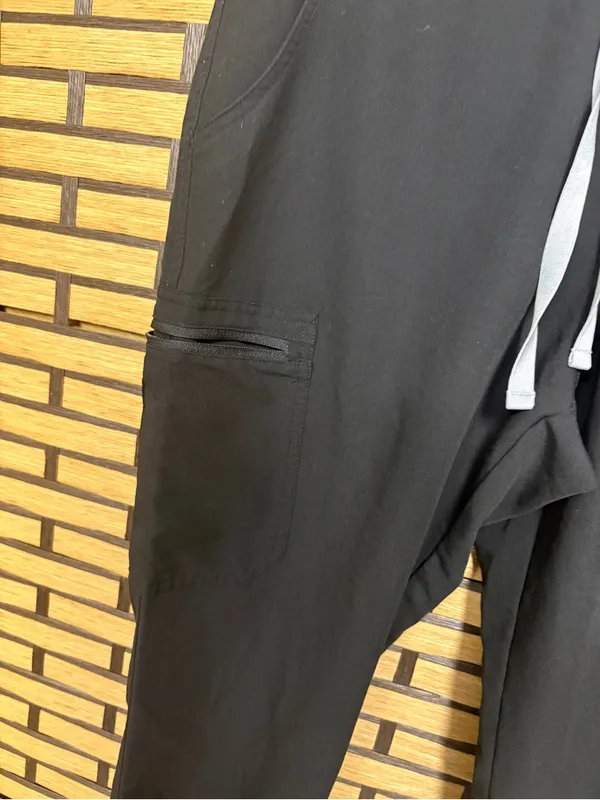Figs technical collection black scrub pants size large - Image 4