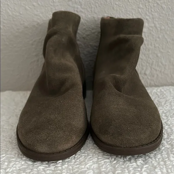 Gentle Souls by Kenneth Cole Women's Size 5.5 Slouchy Emma Leather Ankle Boot - Image 2
