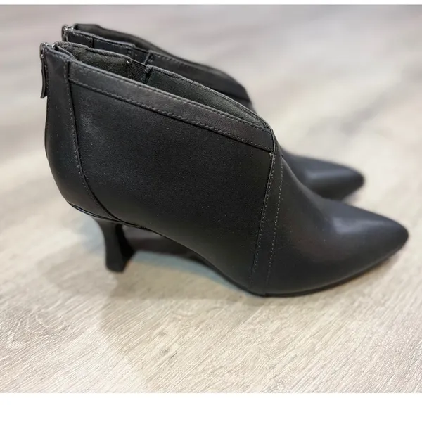Clarks Kataleyna Sol Women's 8.5 M Black Leather Pointed Toe Ankle Boots - Image 4