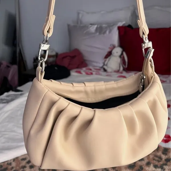 Source Unknown Unbranded Women's Tan and Cream Bag - Image 5