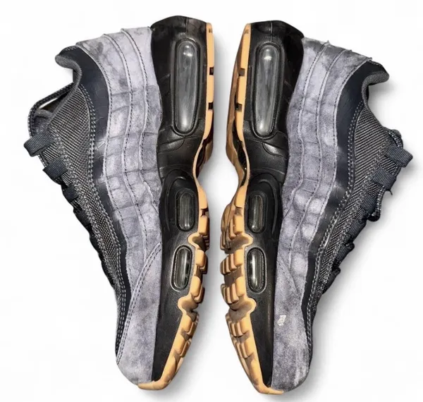 Men’s Nike Size 8 Air Max 95 SE Grey Trainers - Image 3