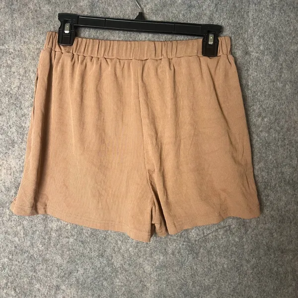 Cider Women Size Medium Flowy pleated tan‎ shorts with pockets - Image 2