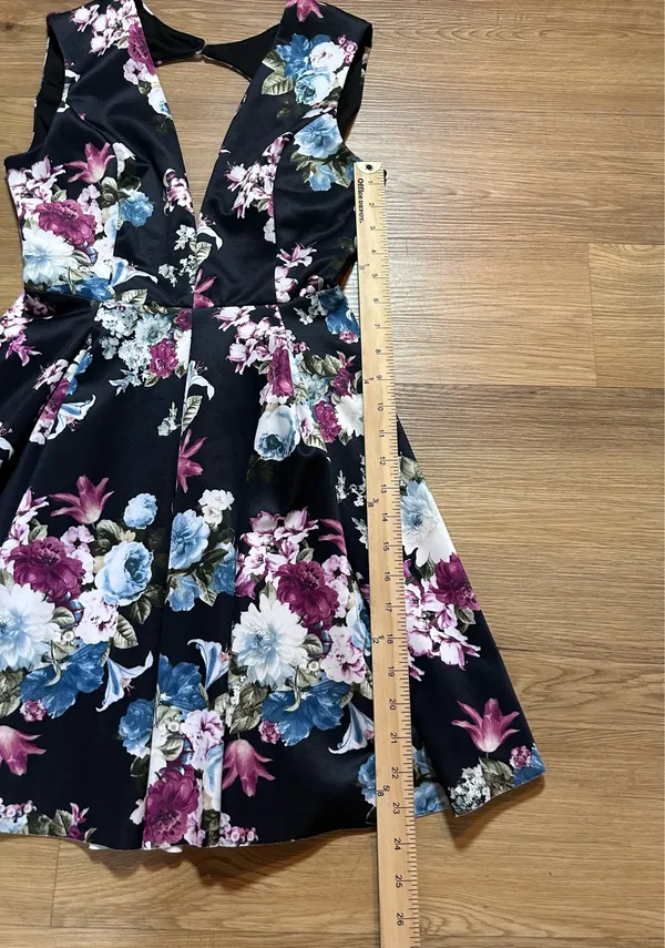 Windsor Women’s Small Black Floral Deep V Open Back Fit Flare Dress - Image 7