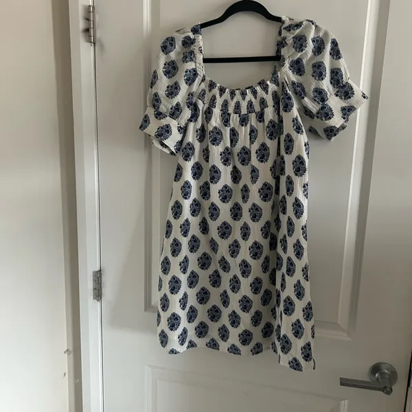 J. Crew White Mini Dress with Navy Floral Print and Puff Sleeves - Image 2