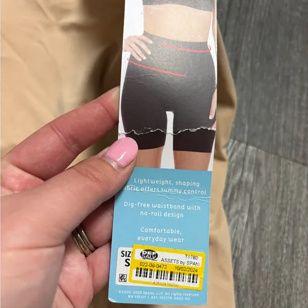 Assets by Spanx Shaping Mid Thigh Short - Image 2
