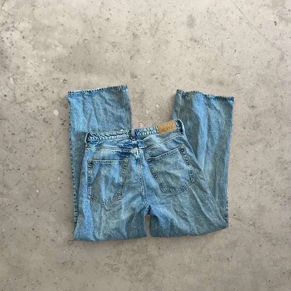 h&m medium high rise wash wide leg straight jeans - Image 3