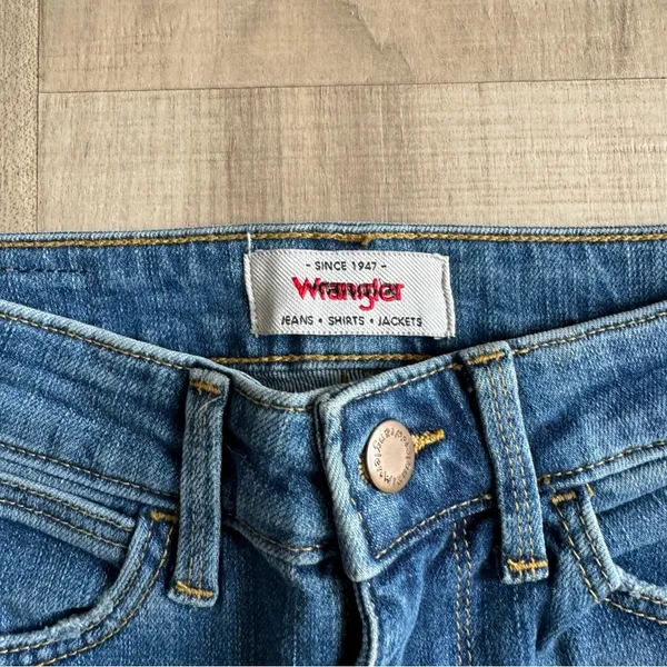 NWOT Wrangler High Rise Vintage Taper Mom Jeans Sz 14 Distressed Medium Wash - Image 9