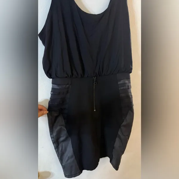 Alice + Olivia Black Bodycon Mini Dress Scoop Neck Sleeveless‎ Size 4 - Image 3