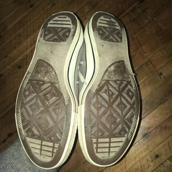Converse gray size 7 low top sneakers - Image 2
