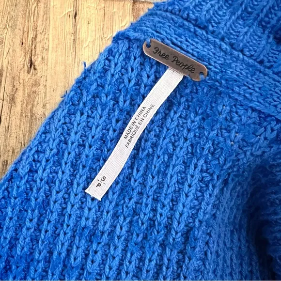 FREE PEOPLE NWT Blue‎ Cerulean Oversized Knit Sweater Size Small - Image 10
