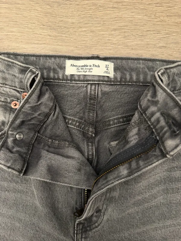 Abercrombie & Fitch High-Rise Straight Leg Women’s Jeans - Gray - Image 4