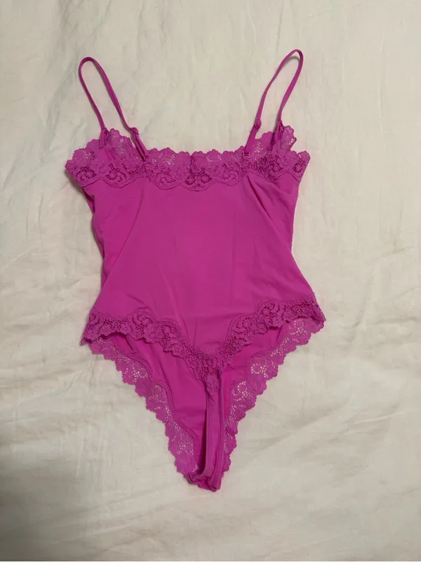 SKIMS Fits Everybody Lace Cami Bodysuit - Image 4