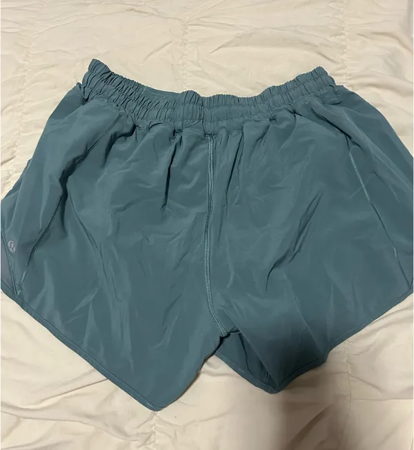 Lululemon Shorts Hotty Hot 4" - Image 2
