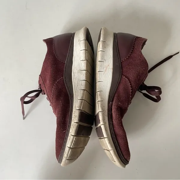 Vionic Taylor sneaker in burgundy leather suede 7.5 - Image 8
