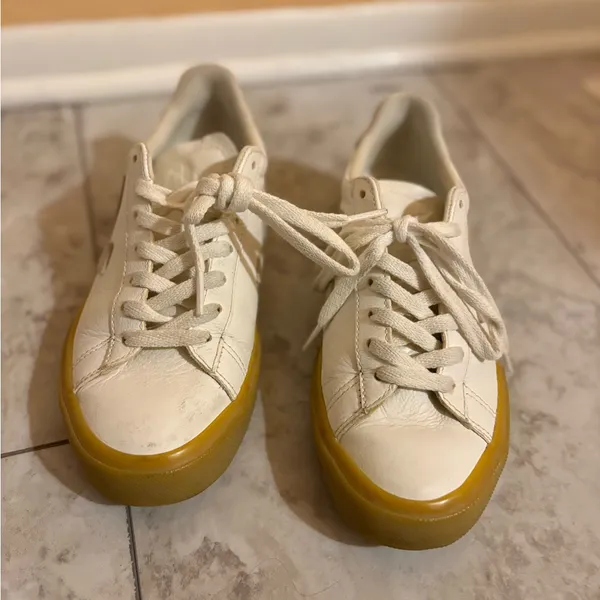 Veja Campo Sneakers in White/Natural - Image 4
