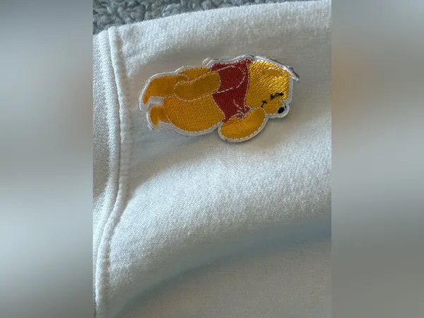 Women’s White Sweatshirt Patch Details of Winnie the Pooh Characters Size XL - Image 5