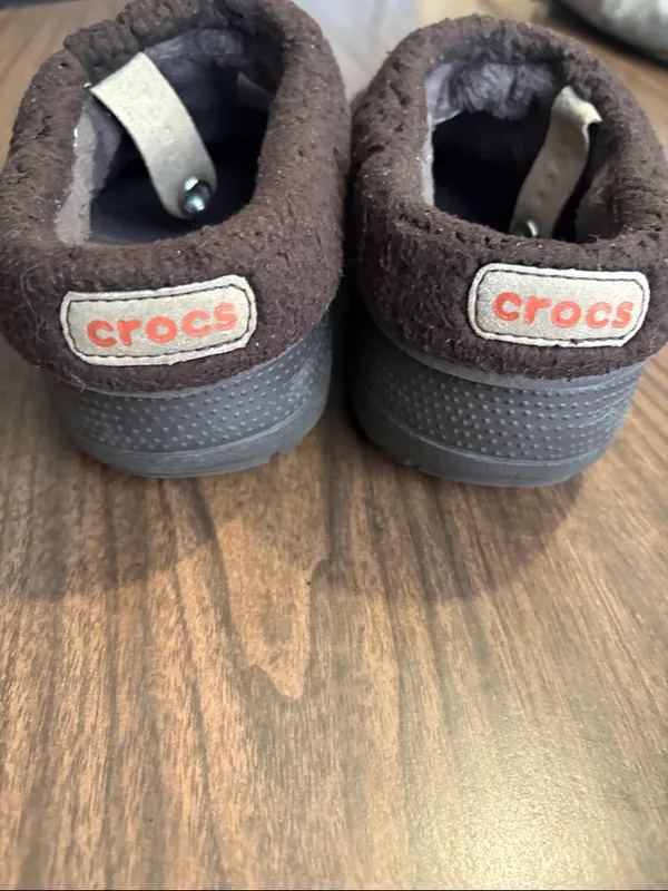 CROCS Women 6 Men 4 Brown Fuzzy Lined Clog Slip Ons Shoes - Image 2