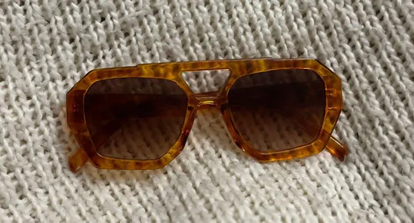 Tortoise Sunglasses Shades Sunnies - Image 4