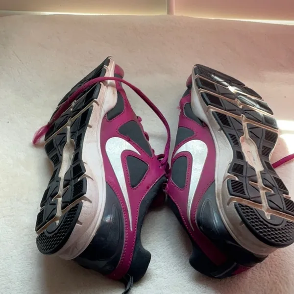Nike Women's Athletic Shoes in Pink and Gray - Image 7