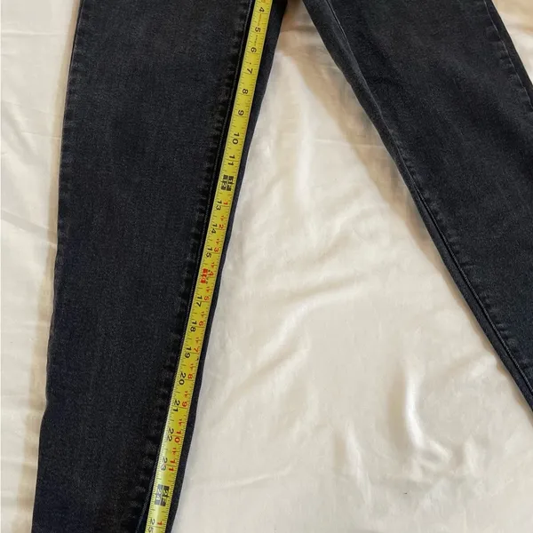 Levis High Waisted Mom Jeans Black Washed Distressed Women's Size 24 - Image 2