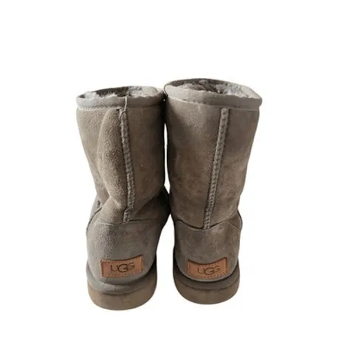 UGG Classic Short II Boots Olive Green Suede Sheepskin Lining Womens 7‎ - Image 6