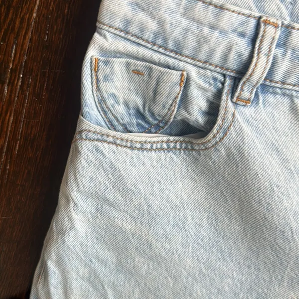 Zara size 6 denim light blue cute high rise straight leg 28 - Image 4