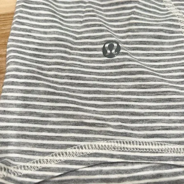 Lululemon Grey Torque Tank Top Women’s 6 - Image 3