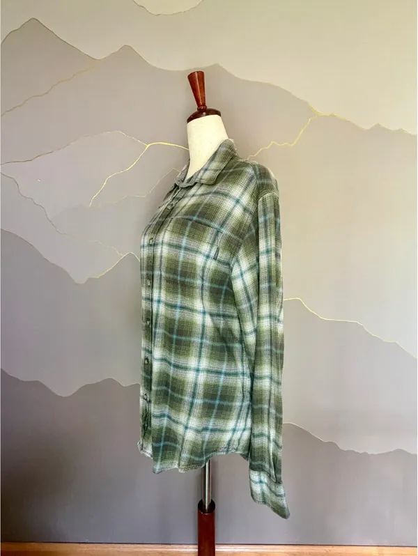 Eddie Bauer Women L Green Plaid Flannel Shirt Button Down Outdoor Cabin - Image 3