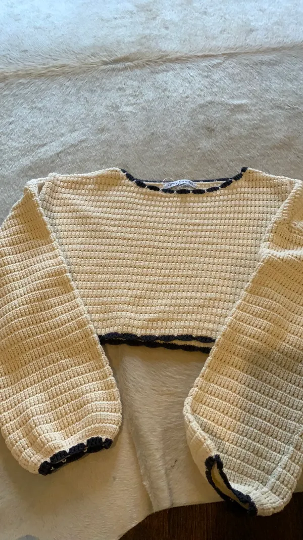 Grey Bandit white and blue sweater - Image 3