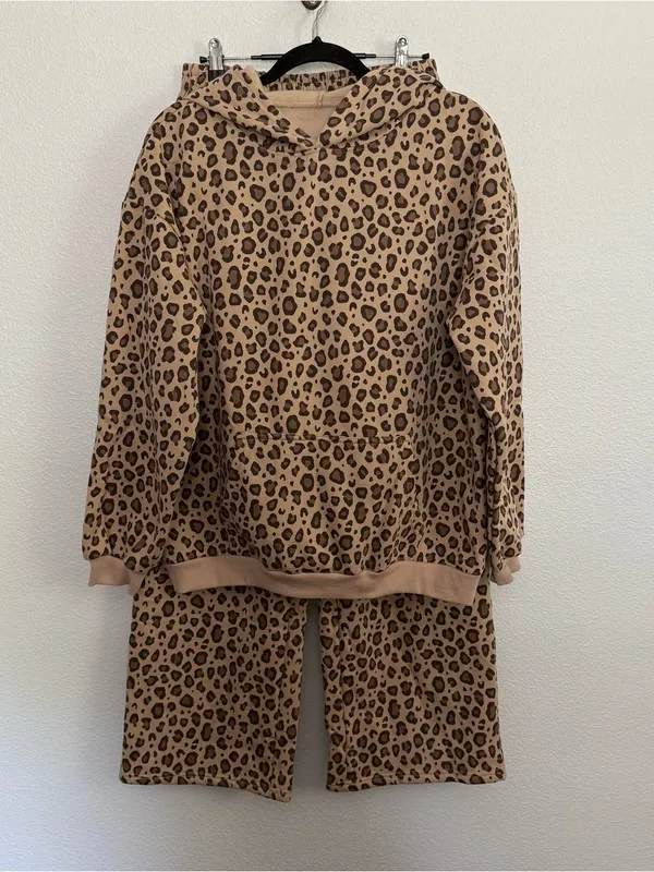 New Leopard Hoodie Sweatshirt and Sweatpants Set Small - Image 2