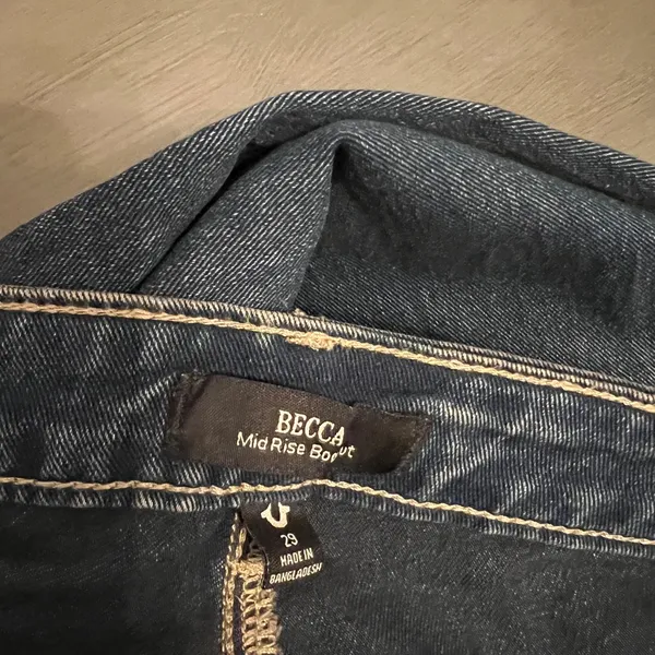 True Religion Blue Jeans with Vintage Wash and Horseshoe Stitching - Image 4