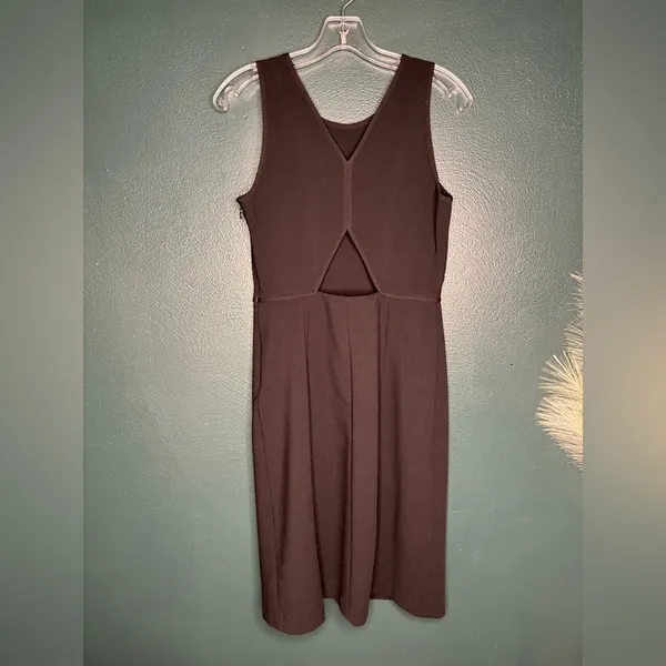 Ann Taylor Black Sleevless Cut Out Back Sheath Dress Size 2 - Image 4