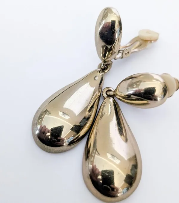 Vintage Clip On Earrings Statement Gold Tone Dangle Chunky - Image 3