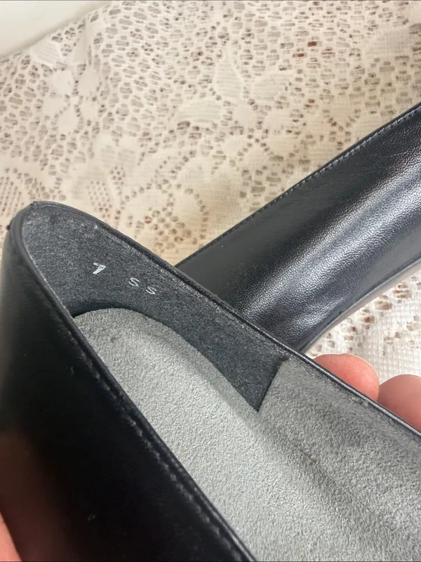 Stuart Weitzman Black Leather Low Kitten Heel Pumps sz 7 - Image 7