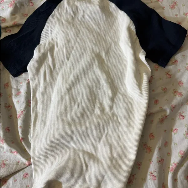 brandy melville 14 cropped baseball navy tee - Image 3