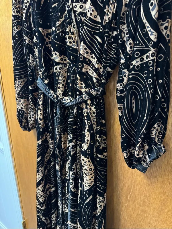 Ciebon Aria Tie Belt Long Sleeve Burnout Faux Wrap Velvet Dress Black Medium - Image 8