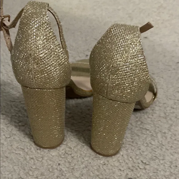 Elegant Gold Lulus Women's Heels - Image 4